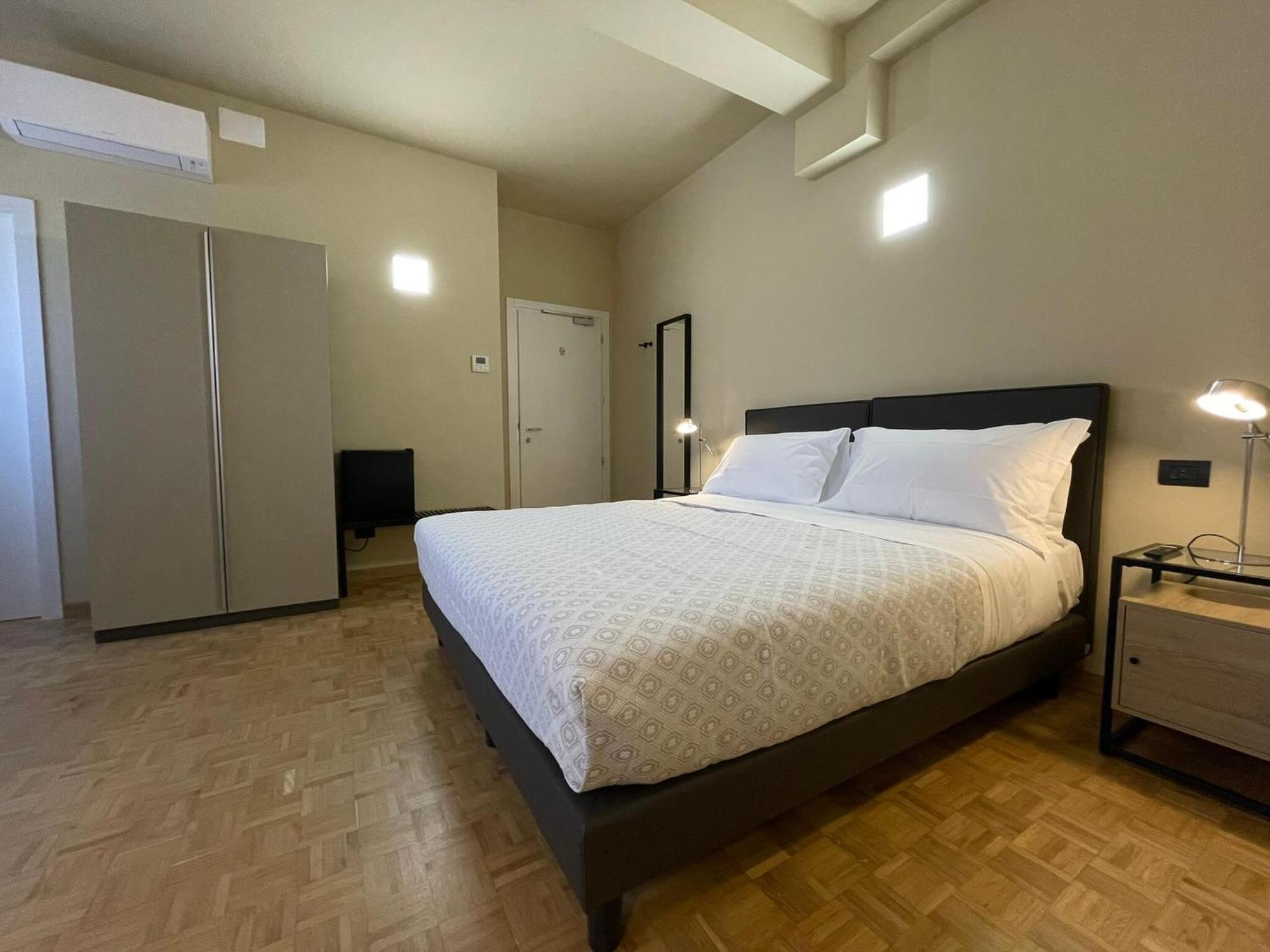 La Galleria Lodge Parma Bagian luar foto