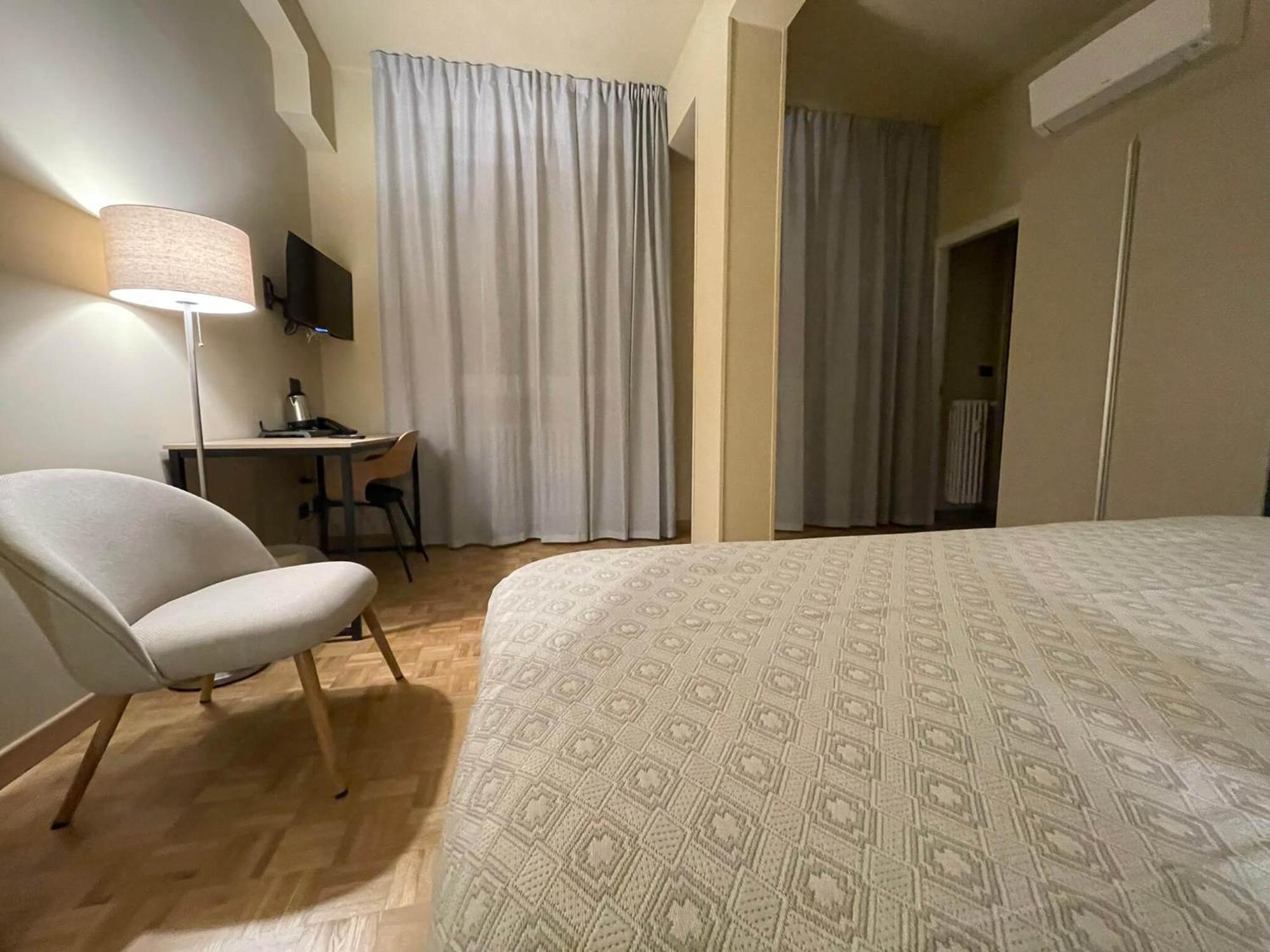 La Galleria Lodge Parma Bagian luar foto