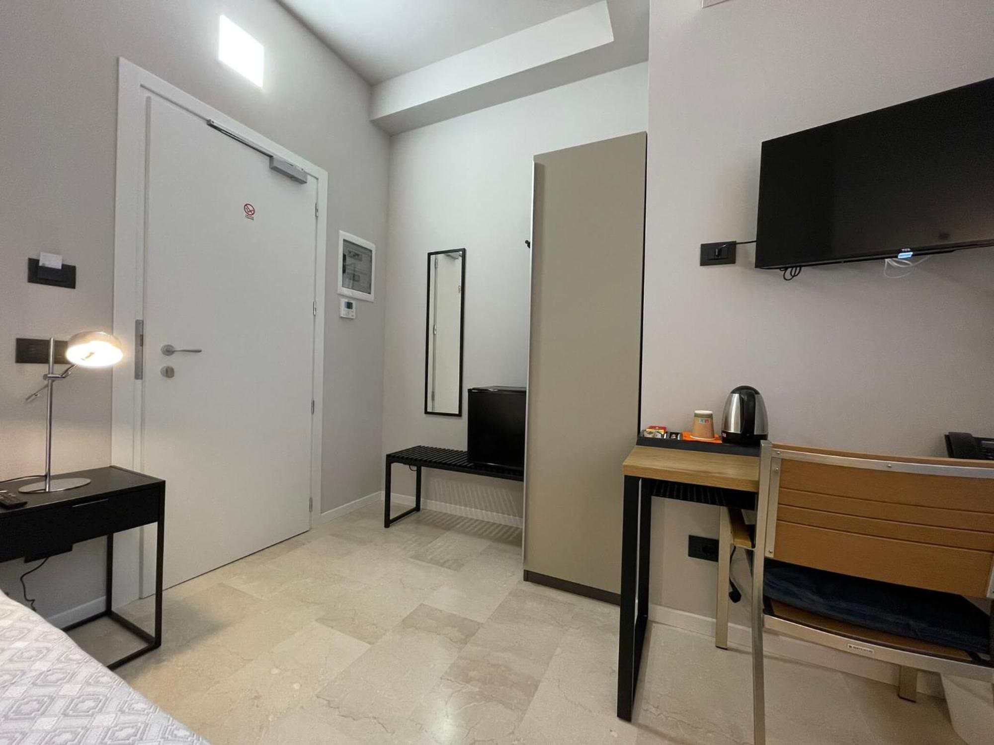 La Galleria Lodge Parma Bagian luar foto