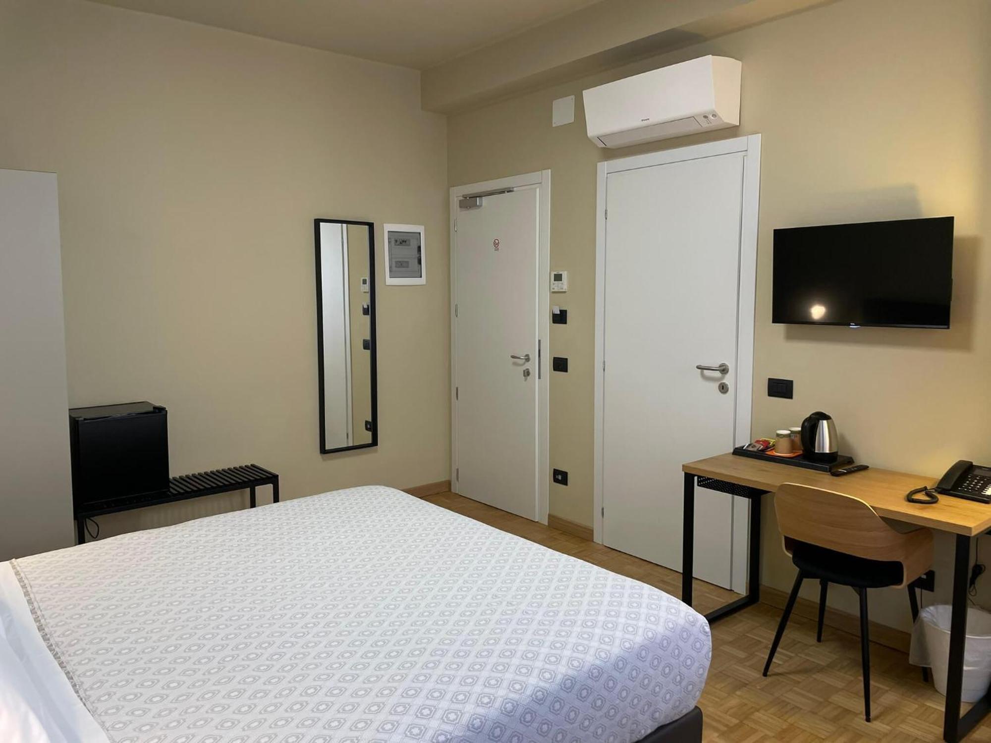 La Galleria Lodge Parma Bagian luar foto