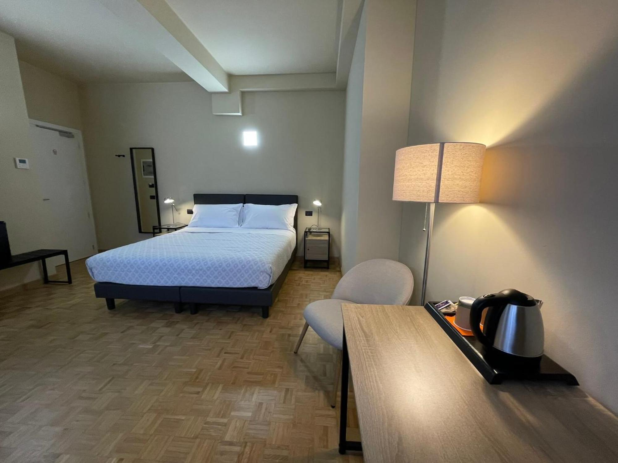 La Galleria Lodge Parma Bagian luar foto