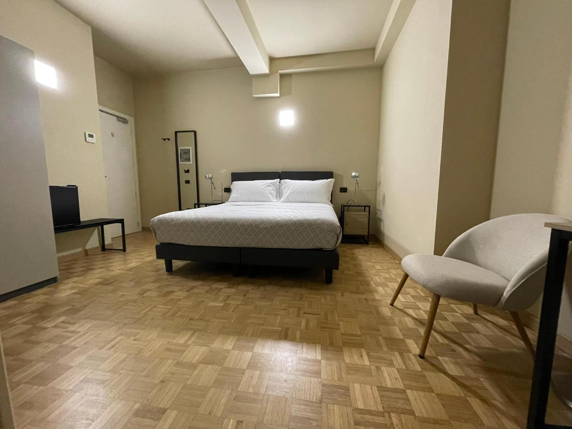 La Galleria Lodge Parma Bagian luar foto